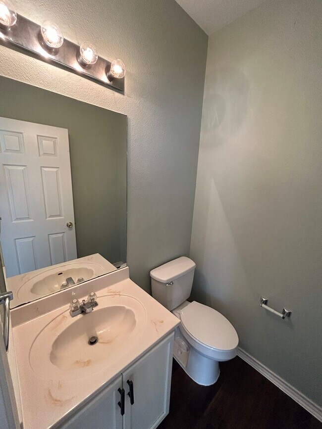 Building Photo - *COMING SOON* Charming Two-Story Home in Stone Oak With Fenced Backyard!