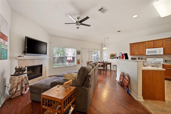 Building Photo - 1002 Castile Rd