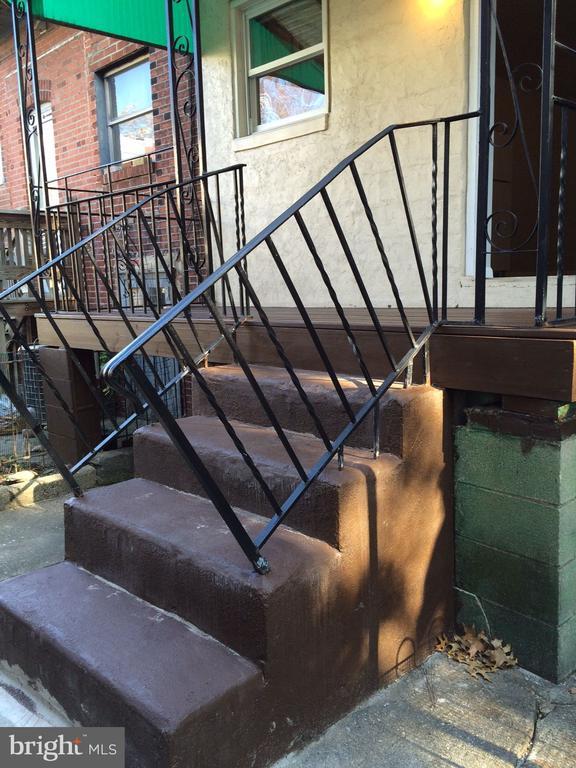 Building Photo - 630 S 51st St