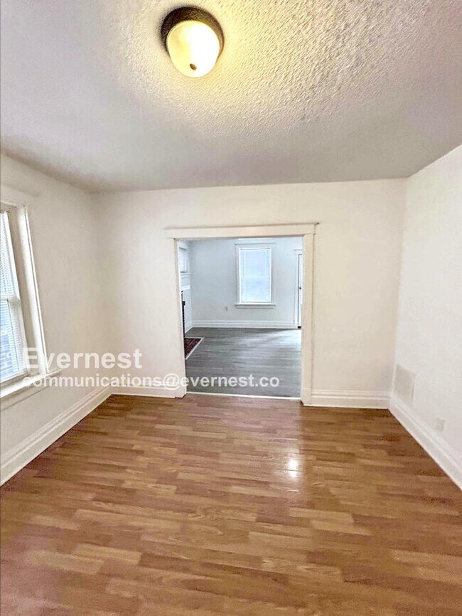 Building Photo - 2 Bed/1 Bath Townhome with Balcony / Pet-Friendly / Vouchers Accepted / Coming Soon!