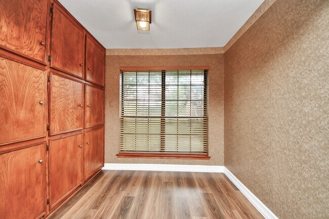 Building Photo - 8407 Kirchner Rd