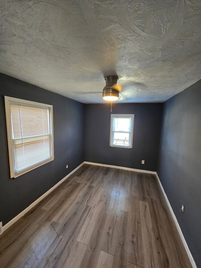 Building Photo - Four Bedroom Two Bathroom House in East Cl...