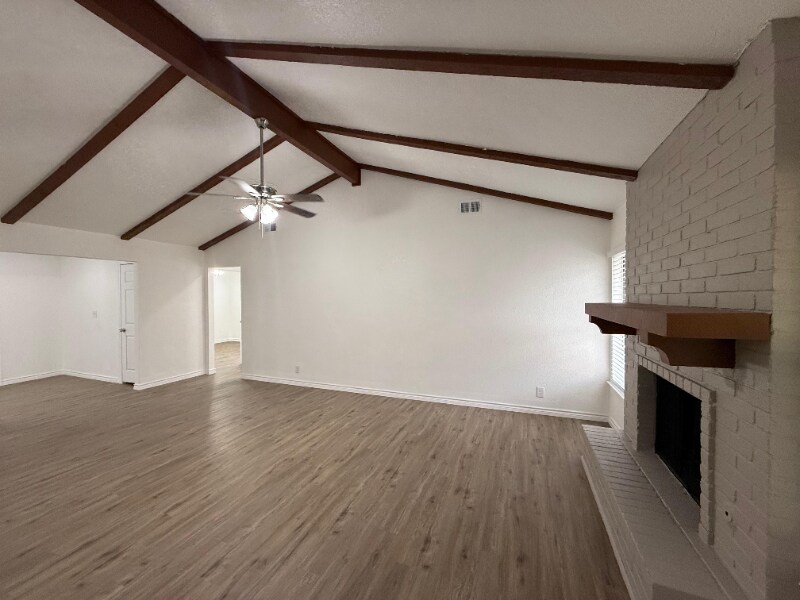 Building Photo - 6614 Robin Forest