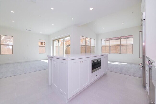 Primary Photo - 120 Rimstone