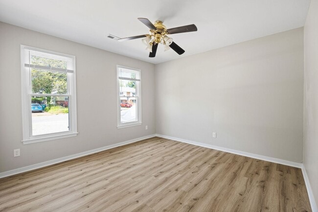 Building Photo - Completely Renovated 4 Bedroom/2 Bath Property off of Staples Mill Rd.! ****Available Beginning o...