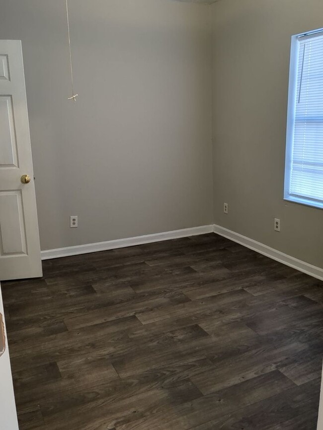 Building Photo - Charming 2 Bedroom in Downtown Chattanooga! Ask about our move in specials!