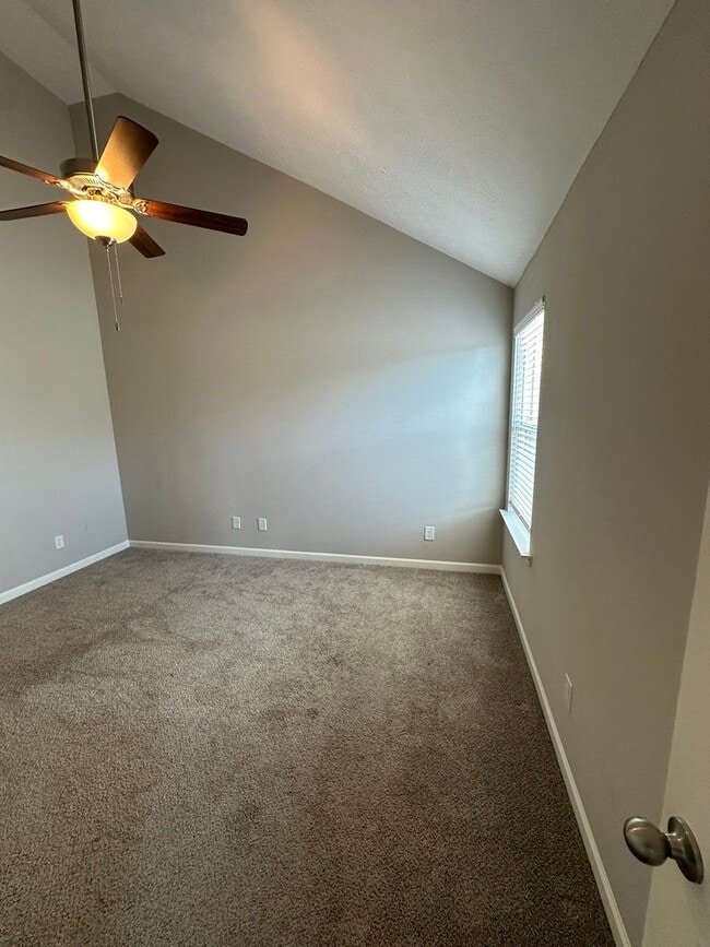 Building Photo - Beautiful 2 Bed 2.5 Bath Townhome *ZONED FOR BLACKMANS SCHOOLS*