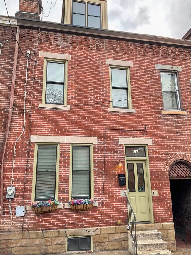 Building Photo - 153-43rd 1/2 43rd 1/2 St