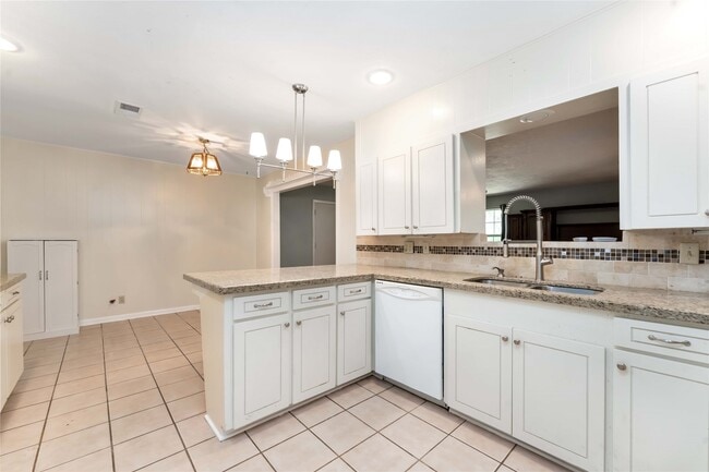 Building Photo - 5618 Avenue M 1/2