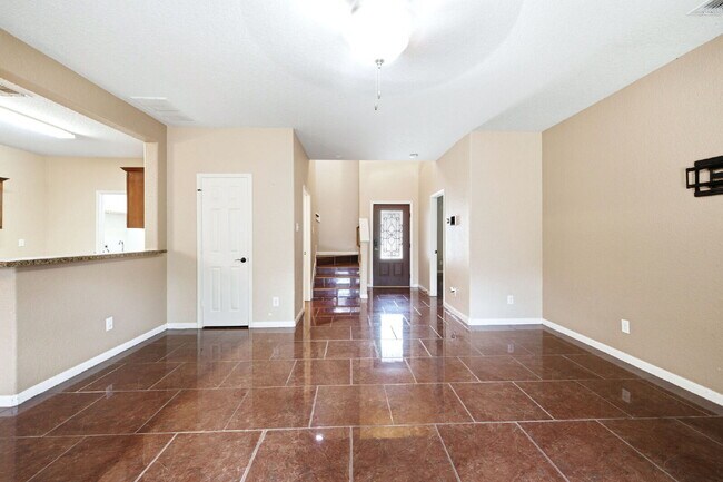 Building Photo - House in a Gated community with SOLAR PANELS!