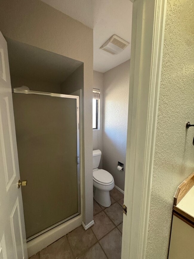 Building Photo - 4 Bed 2.5 Bath Home for Rent