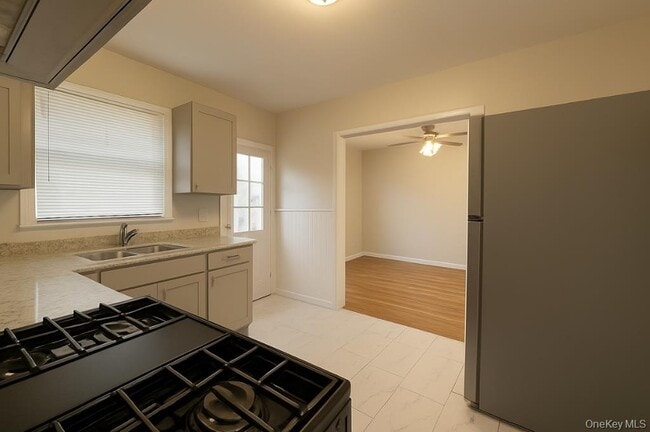 Building Photo - 741 Taylor Ave