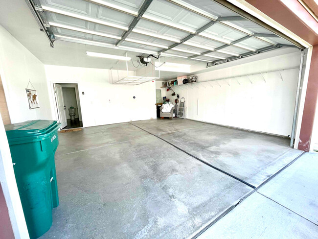 Building Photo - 1472 E Primrose Ln
