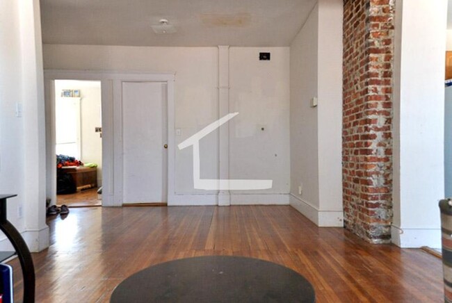 Building Photo - HOT BRIGHTON LISTING!!!!