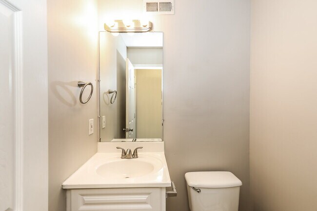 Building Photo - 4211 Reeshemah St