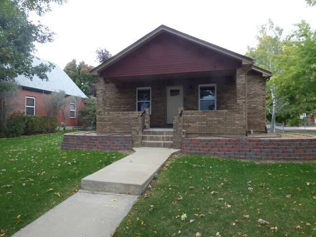 Merry Christmas! This home is available now, with December rent free! - Merry Christmas!  This home is available now, with December rent free!