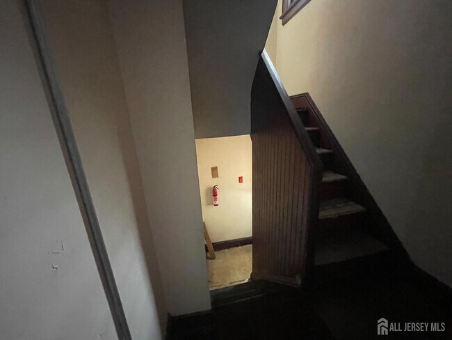 Building Photo - 308 S 3rd Ave