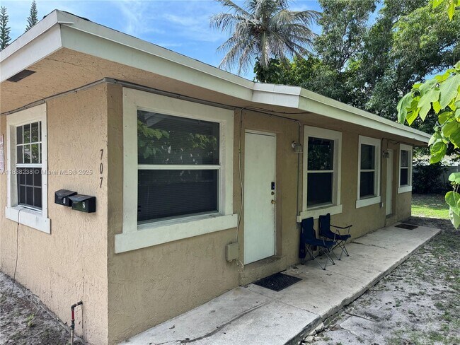 Primary Photo - 707 SW 6th St