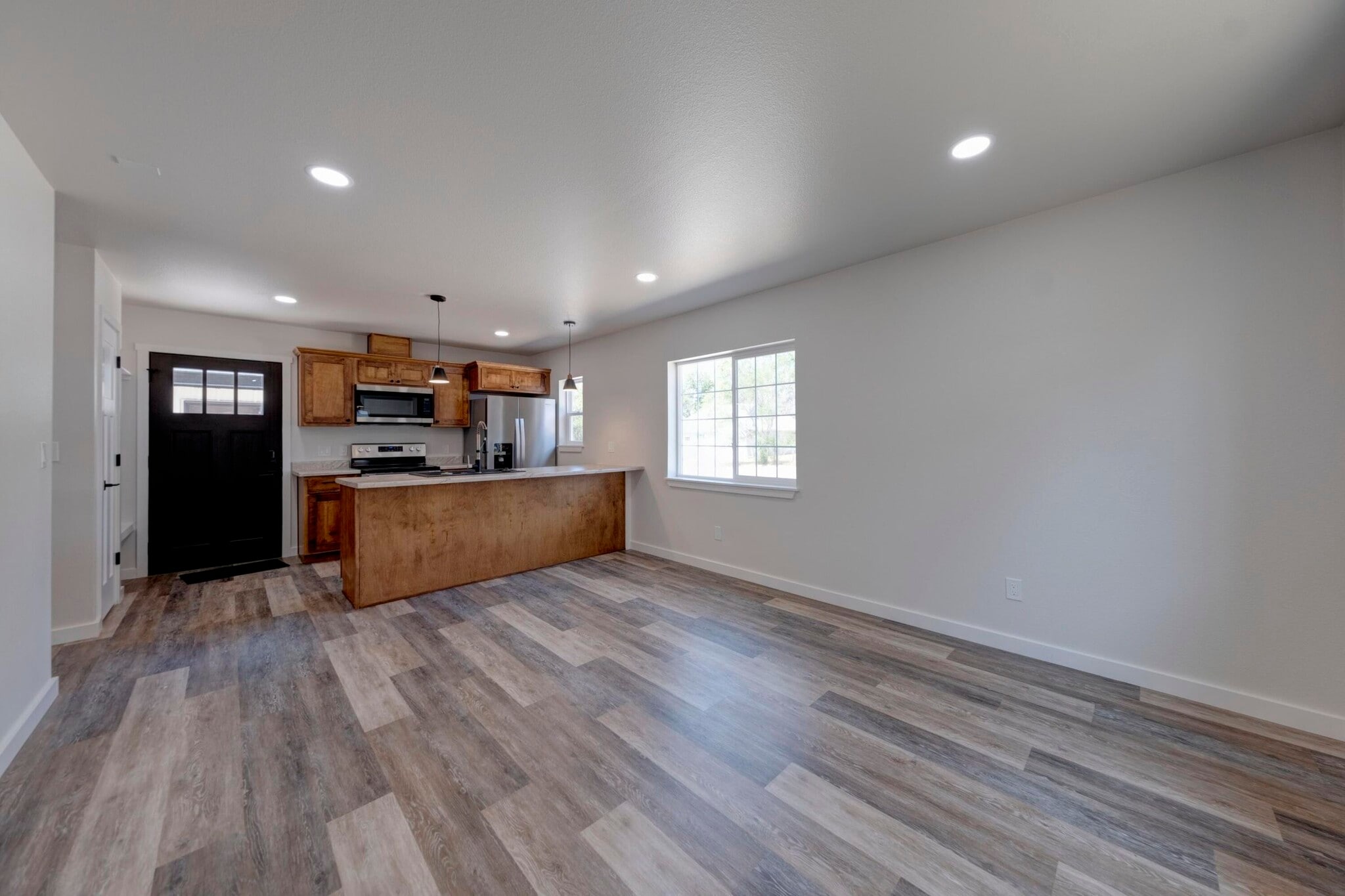 Building Photo - 744 E Loucks St