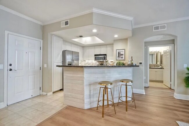 Building Photo - 9253 Regents Rd