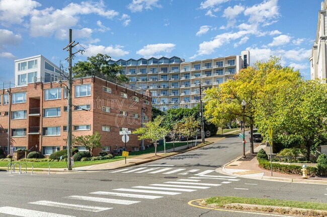 Building Photo - 1200 N Nash St