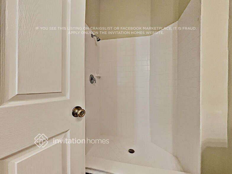 Building Photo - 852 Lakeworth Cir