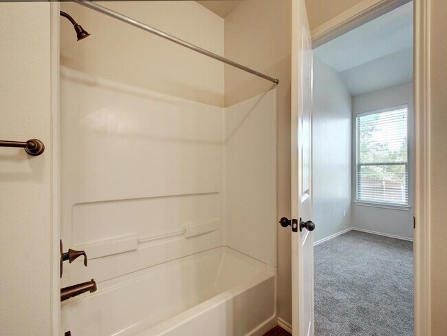 Building Photo - 1520 Muirfield Bend Dr
