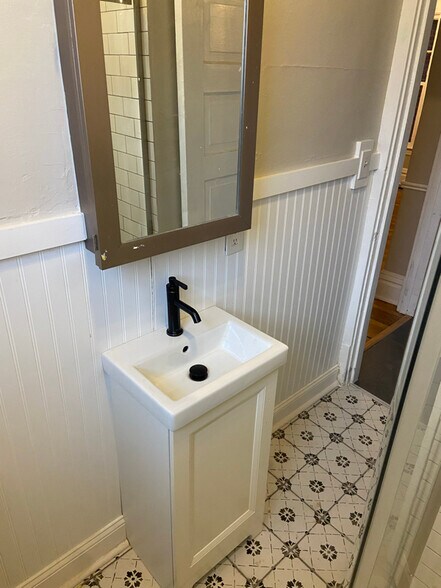 Building Photo - 1129 9th St