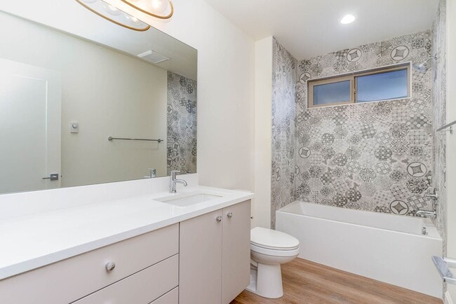 Building Photo - 3Bd/2.5Ba Seattle Home