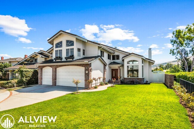 Building Photo - Rare 5 bed/3 bath home located in the high...