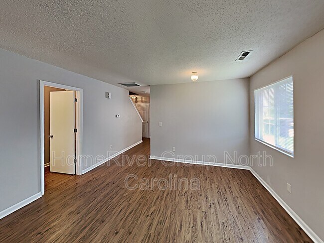 Building Photo - 801 Stockport Way