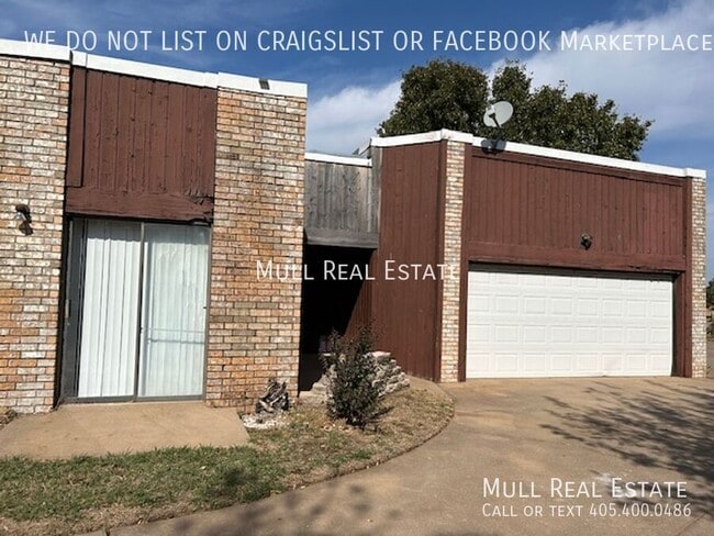 Building Photo - 2824 Silvertree Dr