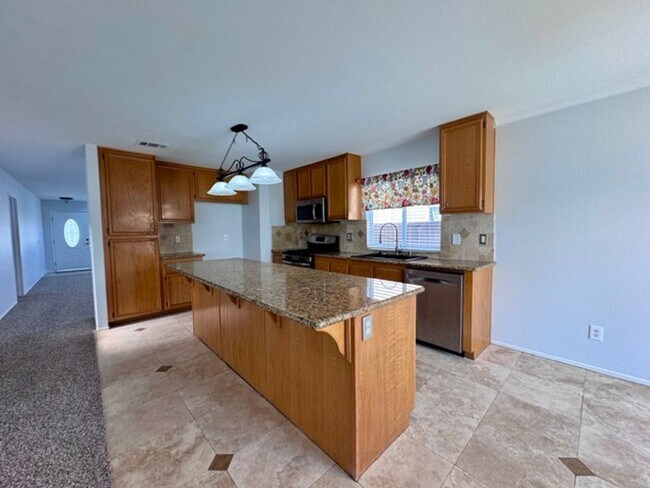 Building Photo - Spacious 4 Bedroom Home with a loft AND bo...