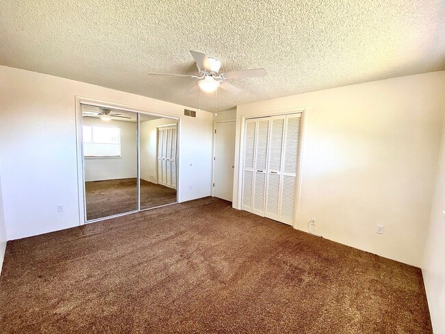 Building Photo - Lovely Highlands Home w/a View Available 7...
