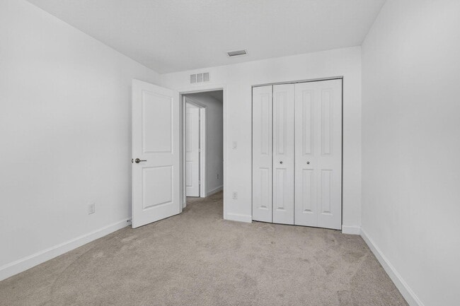 Building Photo - 4408 Hemlock Dr