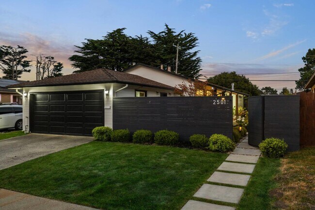 Building Photo - 2501 Fleetwood Dr