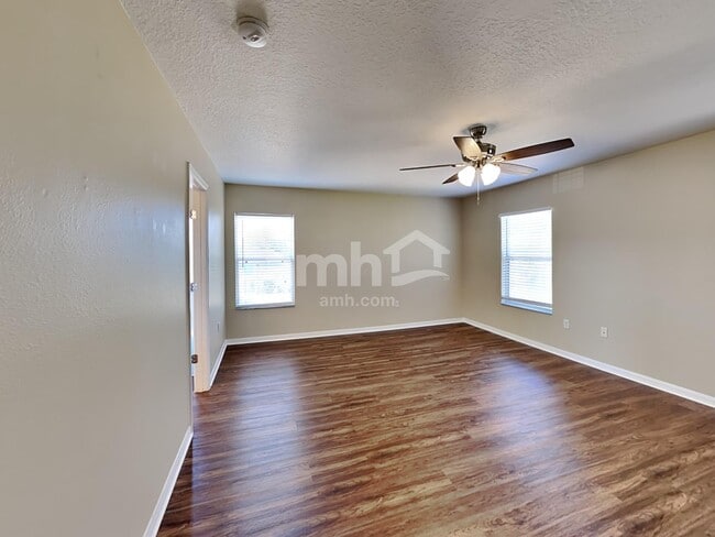 Building Photo - 1612 Redfin Dr