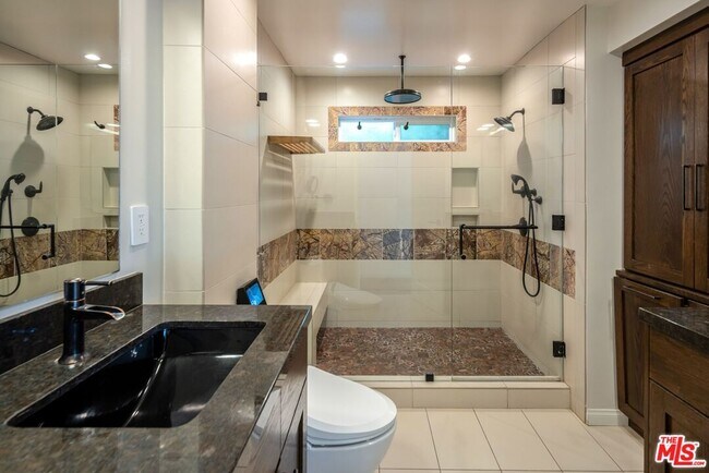 Building Photo - 4051 Beverly Glen Blvd