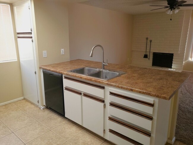 Building Photo - HOME IN ACTIVE ADULT COMMUNITY!!!