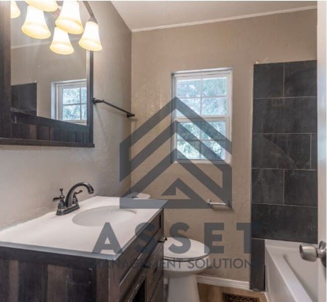 Building Photo - RENT TO OWN – Warr Acres!