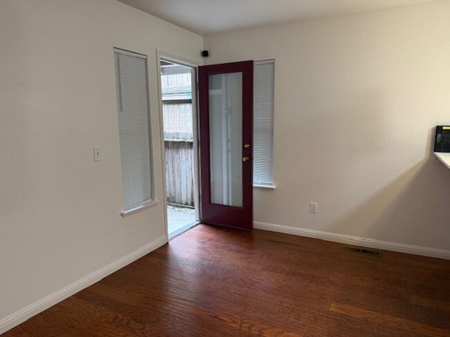 Building Photo - 2 Bedroom 2 Bath House in Cotati ~ Attached 2 Car Garage