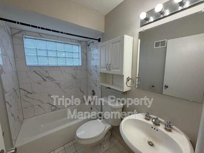 Building Photo - 1570 Mendell Dr