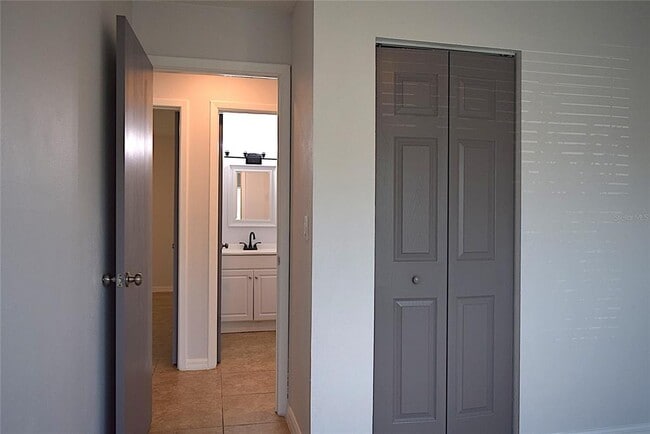 Building Photo - 1242 Mohrlake Dr