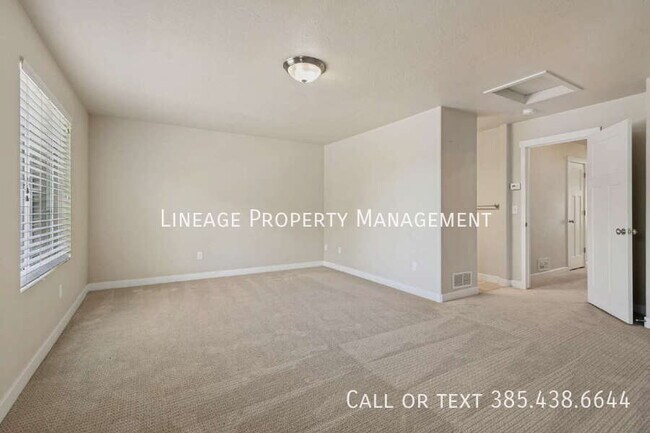 Building Photo - 11234 Summer Heights Dr