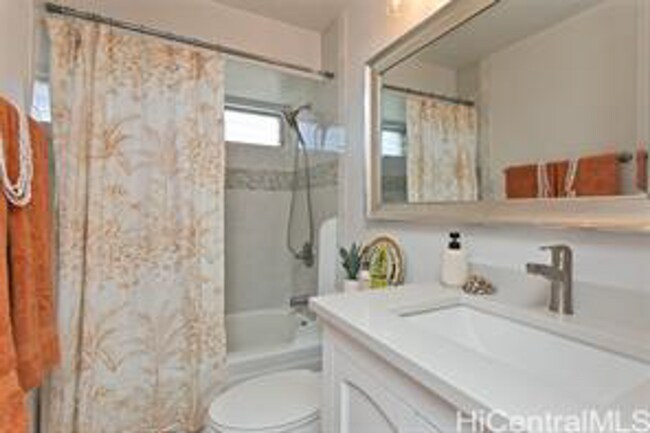 Building Photo - 37th Floor 2 Bed/ 2 Bath/ 1 Assigned parking Condo with views, A/C, Pool, & W/D in unit!