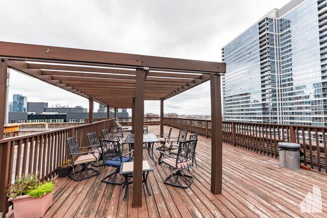 Building Photo - 124 W Polk St