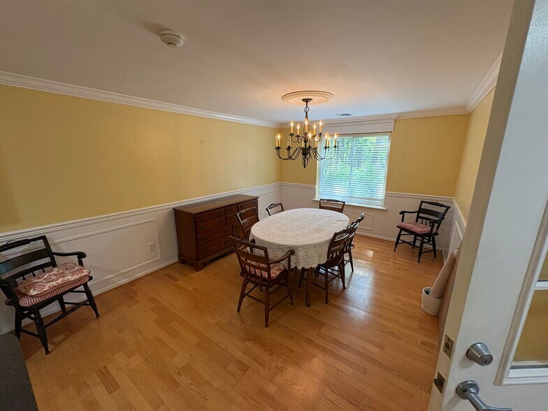 Building Photo - 586 Blue Ridge Dr