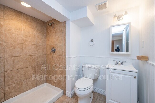 Building Photo - 425 S 40th St