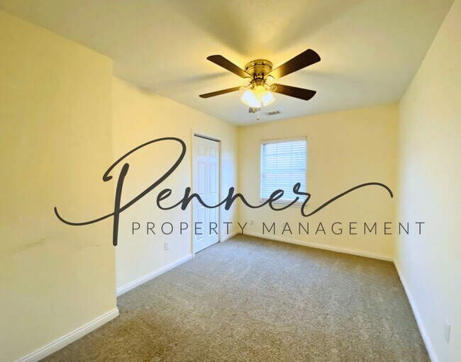 Building Photo - 449 NE Churchill St