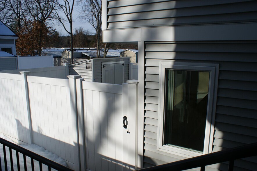 Building Photo - 25 Meadow Pond Dr